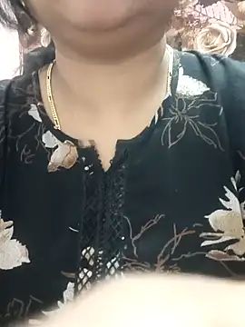 Snapshot of cuteyqueen chatting on January 2025 03:25:01 PM cuteyqueen online show from January 2025 03:25:01 PM