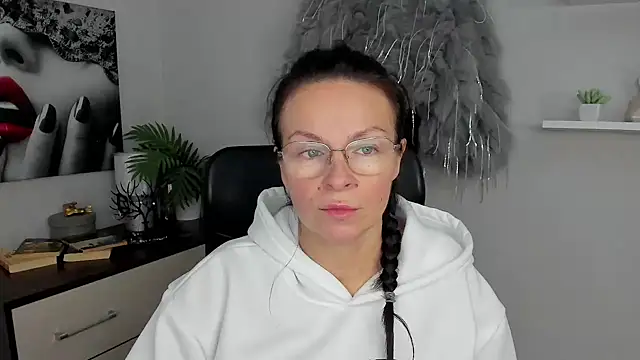 HelenLuxx online show from January 2025 10:06:01 AM