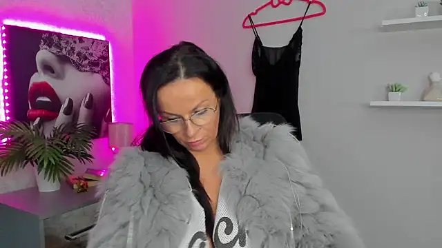 HelenLuxx online show from February 2025 01:52:01 PM