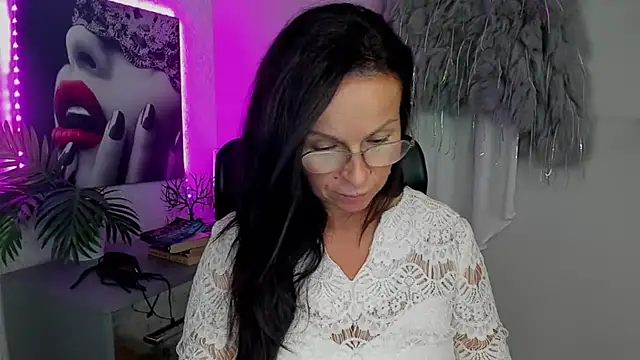 HelenLuxx online show from September 2025 12:37:01 PM