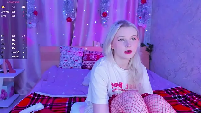 Snapshot of SweeteRose_Royce chatting on December 2024 02:49:01 PM SweeteRose Royce online show from December 2024 02:49:01 PM