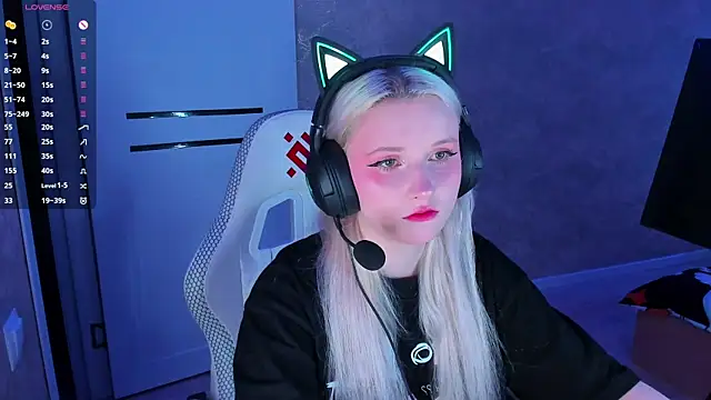 Snapshot of SweeteRose_Royce chatting on January 2025 02:52:02 PM SweeteRose Royce online show from January 2025 02:52:02 PM