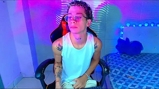 Snapshot of mateodeamjo chatting on December 2025 06:43:02 AM mateodeamjo online show from December 2025 06:43:02 AM