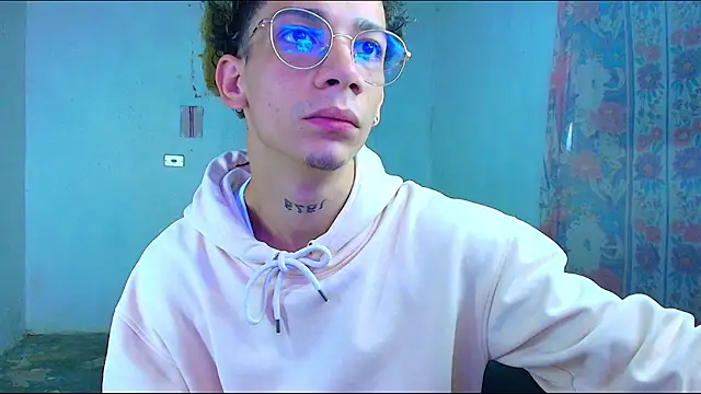 Snapshot of mateodeamjo chatting on February 2026 02:43:02 PM mateodeamjo online show from February 2026 02:43:02 PM