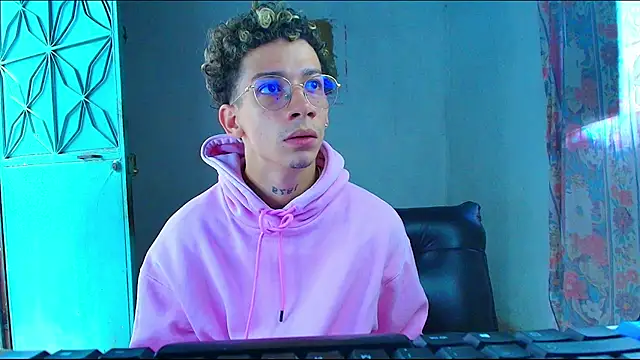 Snapshot of mateodeamjo chatting on February 2026 12:43:02 PM mateodeamjo online show from February 2026 12:43:02 PM