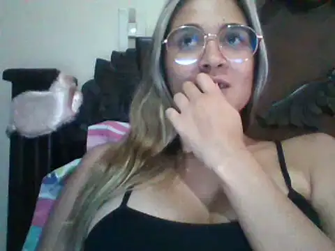 trianabell online show from December 2024 07:16:02 PM