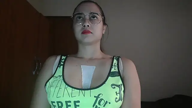 trianabell online show from February 2026 07:18:01 PM