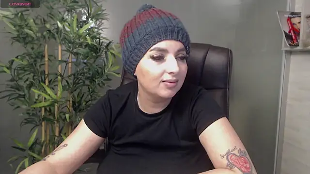 BustyAllyy online show from February 2025 09:22:01 PM