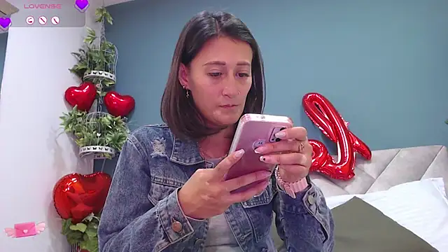 SharisWillian online show from February 2025 03:28:01 AM