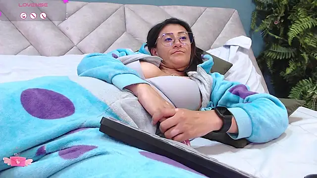 SharisWillian online show from March 2025 10:26:02 AM