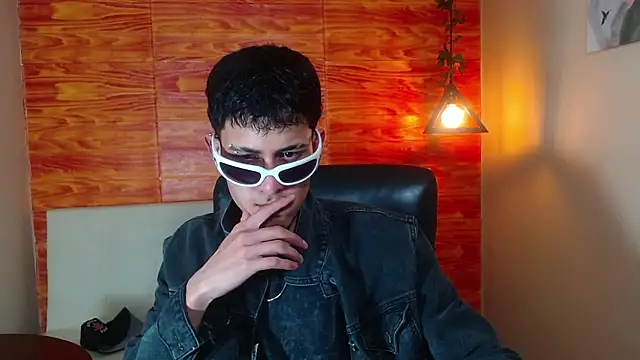 Bastiaan 28 online show from March 2025 09:01:01 PM