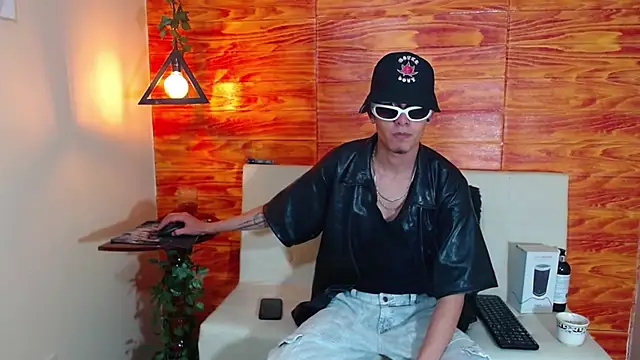 Bastiaan 28 online show from March 2025 02:21:01 AM