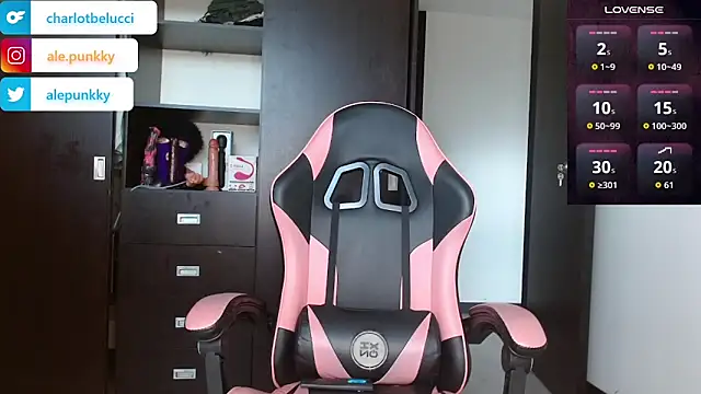 Snapshot of charlotbelucci_ chatting on November 2025 12:05:02 PM charlotbelucci online show from November 2025 12:05:02 PM