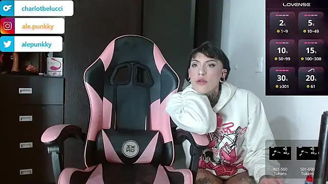 Snapshot of charlotbelucci_ chatting on November 2025 08:38:01 AM charlotbelucci online show from November 2025 08:38:01 AM