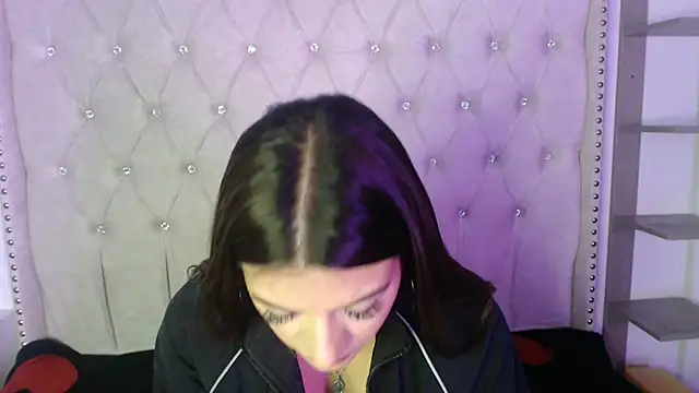 Abril Squirt online show from October 2025 03:17:02 AM