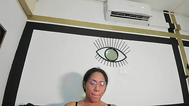 Snapshot of EmilyGomezLS chatting on May 2026 11:38:02 AM EmilyGomezLS online show from May 2026 11:38:02 AM