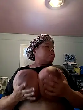 Snapshot of pinkpassionpleaser chatting on December 2024 01:21:01 PM pinkpassionpleaser online show from December 2024 01:21:01 PM