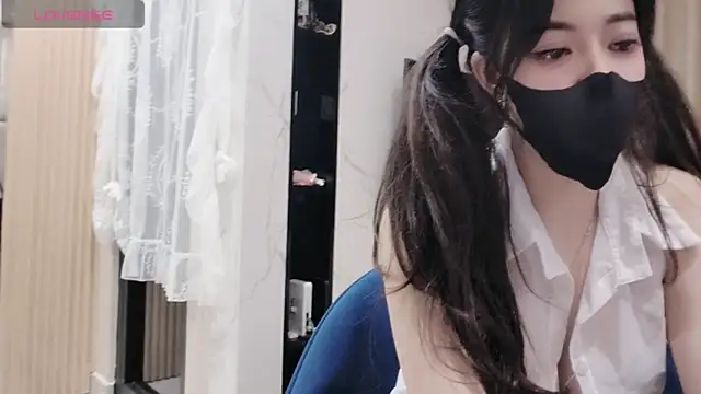 TuyetNhi2k6 online show from January 2025 12:52:02 PM