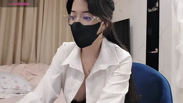 TuyetNhi2k6 online show from January 2025 02:41:01 PM