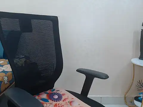 Snapshot of Inviting_Aanya chatting on February 2025 04:35:02 AM Inviting Aanya online show from February 2025 04:35:02 AM