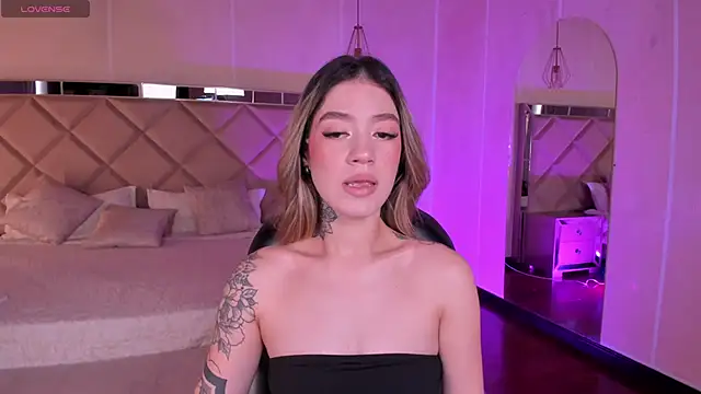 ViolettHansson online show from September 2025 06:22:02 PM