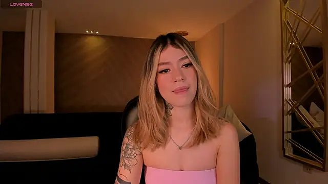 ViolettHansson online show from January 2026 12:18:02 PM