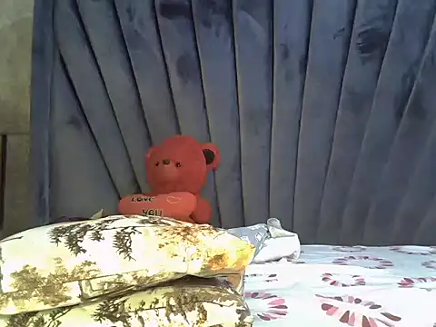 Pretty-sassy online show from February 2025 12:06:02 AM