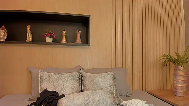 IrisBaker online show from March 2025 10:31:02 PM