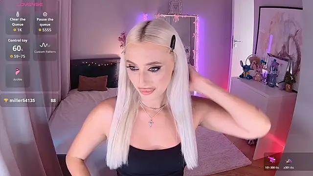 LoryWood online show from October 2025 02:07:01 PM