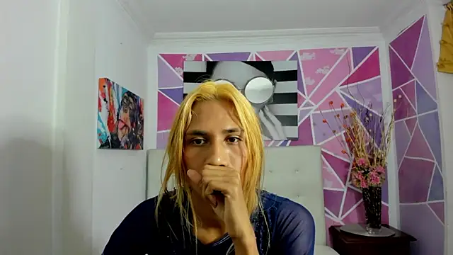 Brisahott online show from January 2025 01:53:01 PM