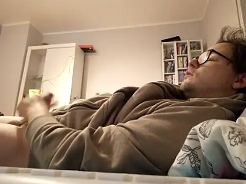 larsgessner30 online show from November 2025 08:00:01 PM