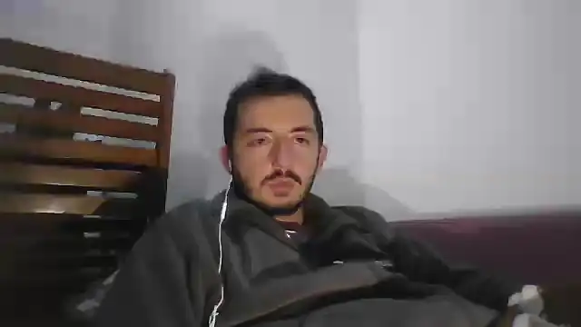 laynufff online show from December 2024 07:56:01 PM