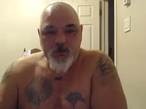 Newfiesausage1972 online show from January 2025 11:22:02 AM