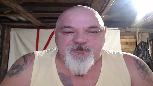 Newfiesausage1972 online show from November 2025 09:08:01 PM