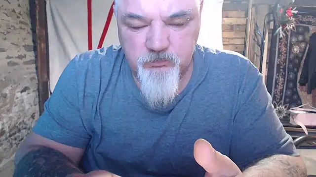 Newfiesausage1972 online show from February 2026 12:59:02 PM