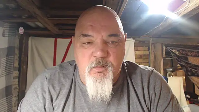 Newfiesausage1972 online show from February 2026 10:15:02 AM