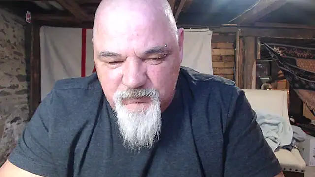 Newfiesausage1972 online show from March 2026 10:12:01 PM