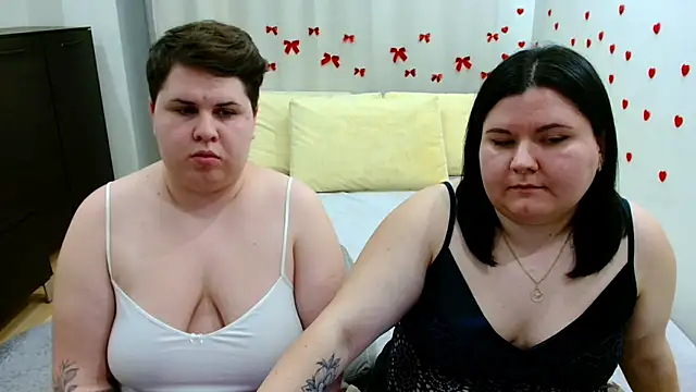 BeckyAndHellen online show from November 2025 07:10:01 PM