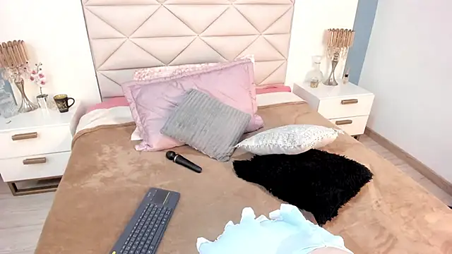 Snapshot of Twwiiggy chatting on January 2026 08:02:02 PM Twwiiggy online show from January 2026 08:02:02 PM