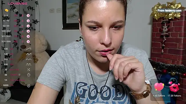 Snapshot of alexia_87 chatting on December 2024 01:25:01 AM alexia 87 online show from December 2024 01:25:01 AM