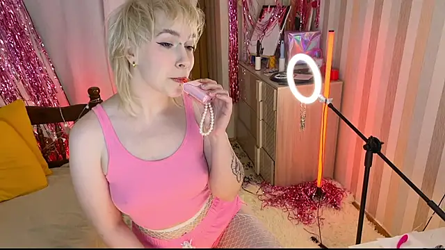 EmmyAmbros online show from February 2026 06:12:02 PM