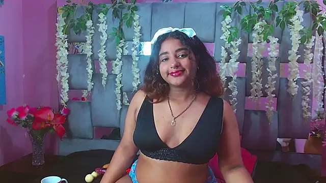 Snapshot of Sofia_Hernandez_ chatting on December 2024 12:35:01 PM Sofia Hernandez online show from December 2024 12:35:01 PM
