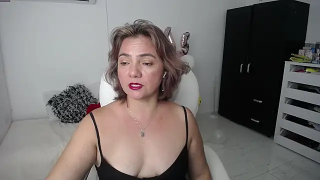 Snapshot of ana_milf chatting on January 2025 02:15:01 AM ana milf online show from January 2025 02:15:01 AM