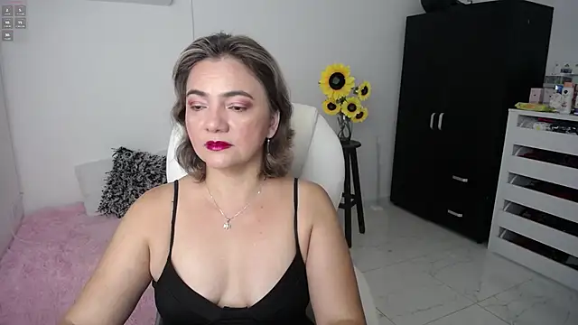Snapshot of ana_milf chatting on February 2025 10:02:01 AM ana milf online show from February 2025 10:02:01 AM