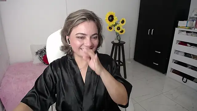 Snapshot of ana_milf chatting on February 2025 10:51:01 AM ana milf online show from February 2025 10:51:01 AM