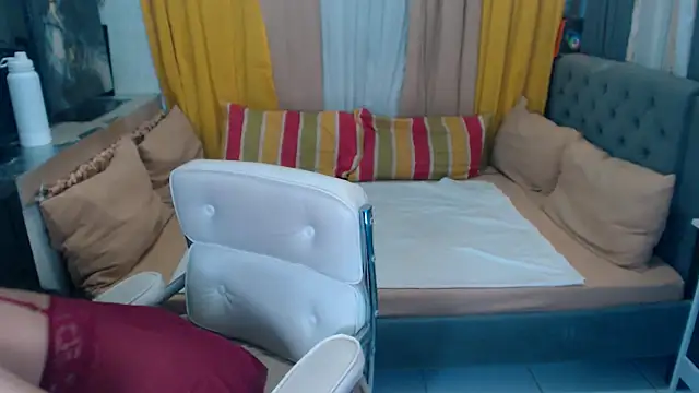 Snapshot of QueenDomCumm chatting on December 2024 04:42:01 AM QueenDomCumm online show from December 2024 04:42:01 AM