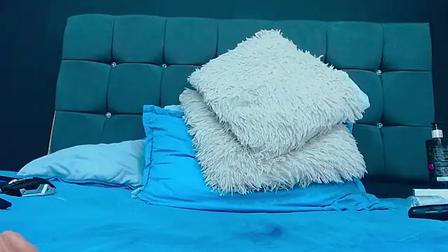 mia xx1 online show from September 2025 10:06:02 AM