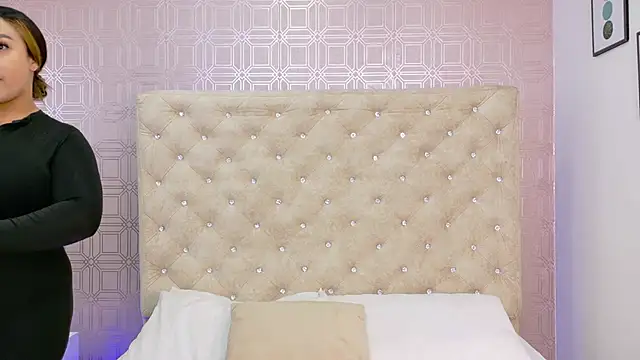 Sara Desire online show from October 2025 12:15:01 PM