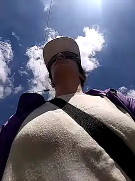 rebekka simpson online show from November 2025 04:18:01 PM