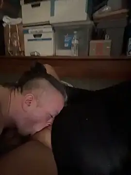 allissonw13 online show from November 2025 04:07:01 PM